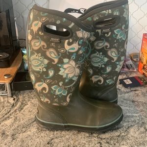 Bogs. Ladies size 8